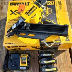 Dewalt 30° Framing Nailer, Batteries, Charger
