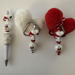 “Snoopy’s In Love!” Valentine’s Gift Pens And Keychains