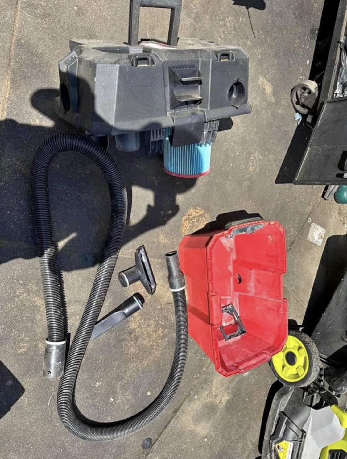 Milwaukee M18 FUEL 6 Gal. Cordless Wet/Dry Shop Vacuum with Filter, Hose, and Accessories tool only