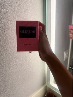 Valentino Donna born in Roma 100ml! I got a couple other ones too all smell really good!!