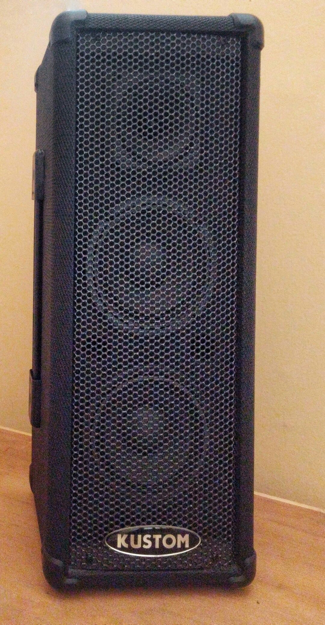 KUSTOM PA50 portable powered PA