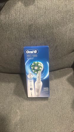 Oral-B Pro 1000 Rechargeable Electric Toothbrush