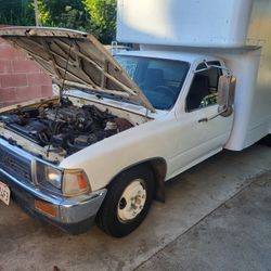 Sebende Toyota  Dekarga 