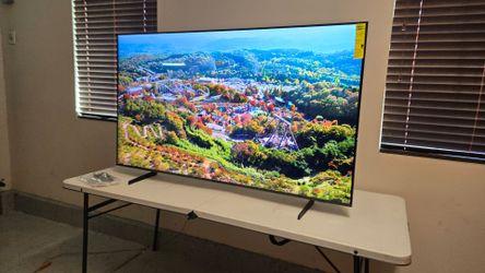 New 65 Inch Qled Q8F Samsung Smart TV 4K UHD with 144 Hz refresh rate