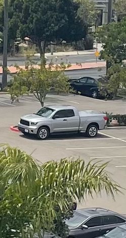 Snug top tonneau cover