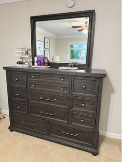 Liberty furniture dresser w/ mirror