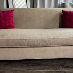 Baker Home Furniture (Sofa)  📏 Dimensions: 75” length x 33” width