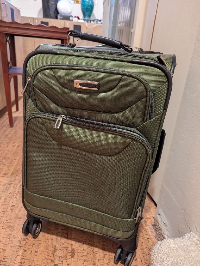 Docker Dark Green Suitcase