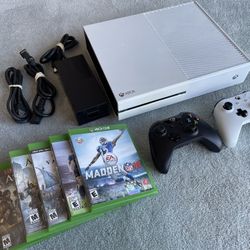 500 GB white Xbox One bundle 