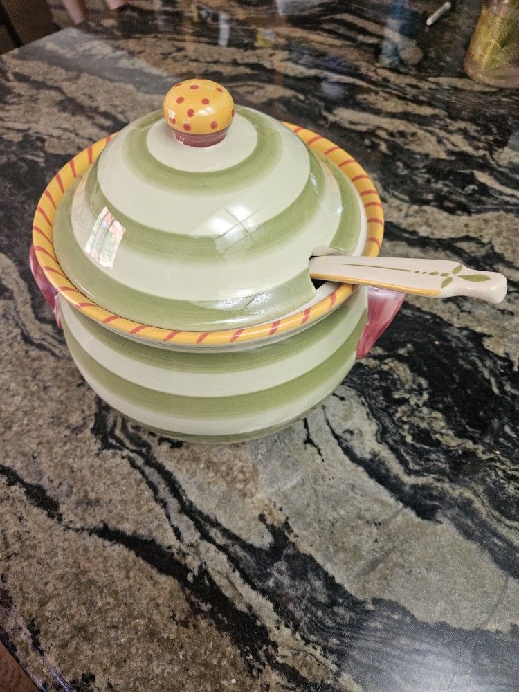 Pfaltzgraff The Secrets of Pistoulet by Jana Kolpen Soup Tureen with Ladle