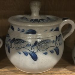 Pottery w/lid