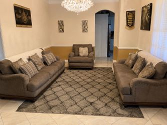 3-Piece Modern Living Room Set – Excellent Condition