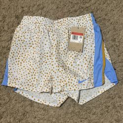 Girls Nike shorts L