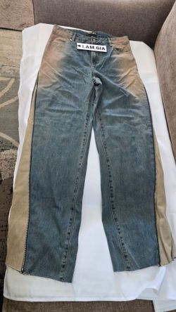 https://offerup.com/redirect/?o=SS5BTQ==.GIA Two-Tone Zip Side Jeans size