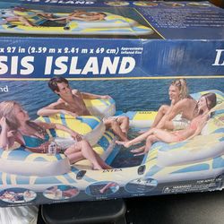 Oasis Island Intex 102inx95inx27in