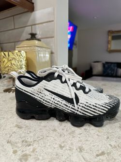 < Nike Air VaporMax Flyknit 3 White Black (GS)
