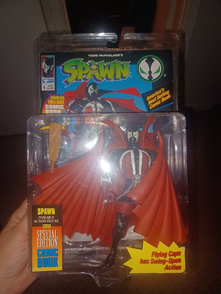 Spawn Collectable Action Figure W/Comic Book