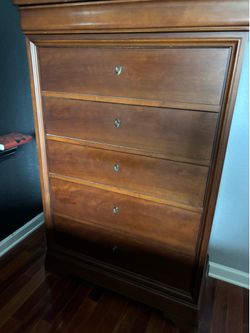 Dressers and end table - thomasville- moving sale