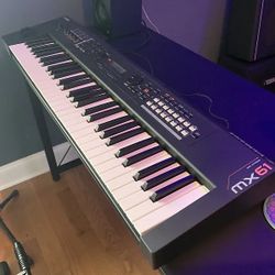 Yamaha MX 61 Keyboard / Synthesizer 