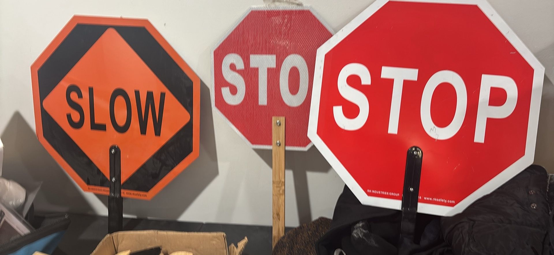Slow/stop Signs