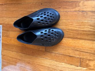 Nike Calm Clogs size 12