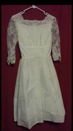 Vintage wedding dress with pillbox hat