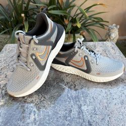 MEN’S NIKE LEGEND REACT 2 SIZE 8.5