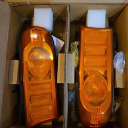 Used pair of parking lights for Toyota FJ Cruiser