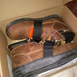 Cougar Paws Magnetic Shoes Size 11.5