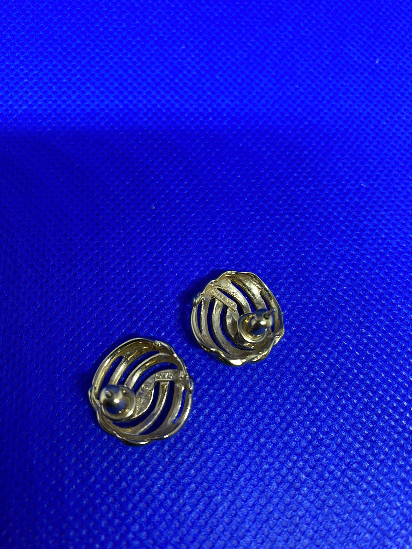 Gold Earrings with Retro Design