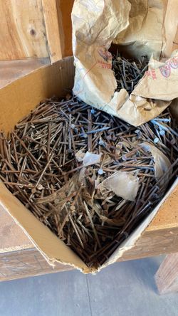 Nails 2 1/2- 4 in