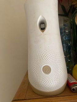 Glade automatic air freshener spray dispenser