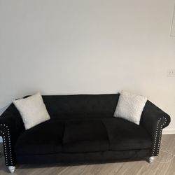 Black Velvet Sofa & Loveseat Set – Excellent Condition