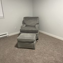 Nursery Glider With Foot Rest