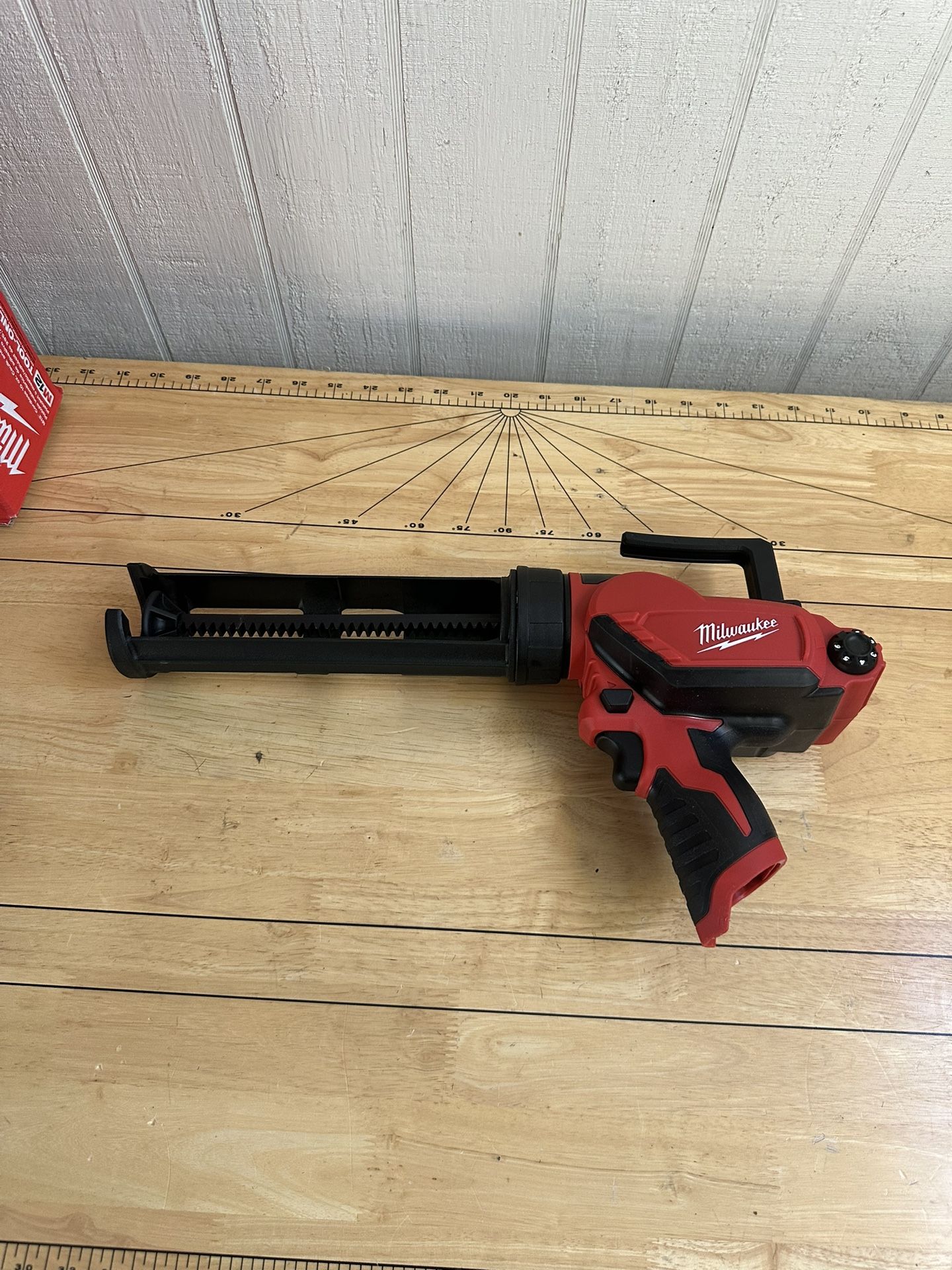 Milwaukee Caulk Gun