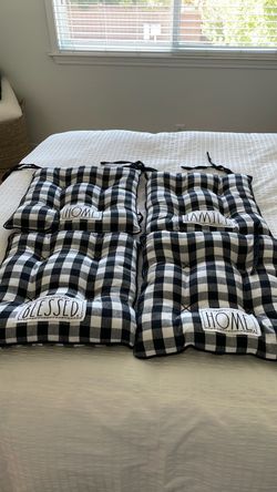 Seat cushions Rae Dunn