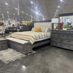 King or Queen bedroom set / Includes: Dresser, mirror, headboard,footboard with storage bench and side rails  