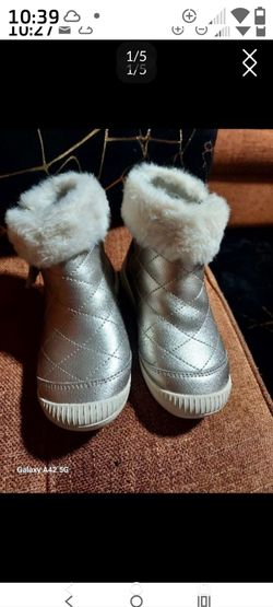 Stride Rite | Chloe faux fur quilted silver sparkle bootie, tassel zipper kids boots 9.5 M KIDS