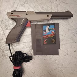 Nintendo NES Zapper Gun NES-005 Gray OEM and Duck Hunt NES 5 Screw Nintendo Entertainment System