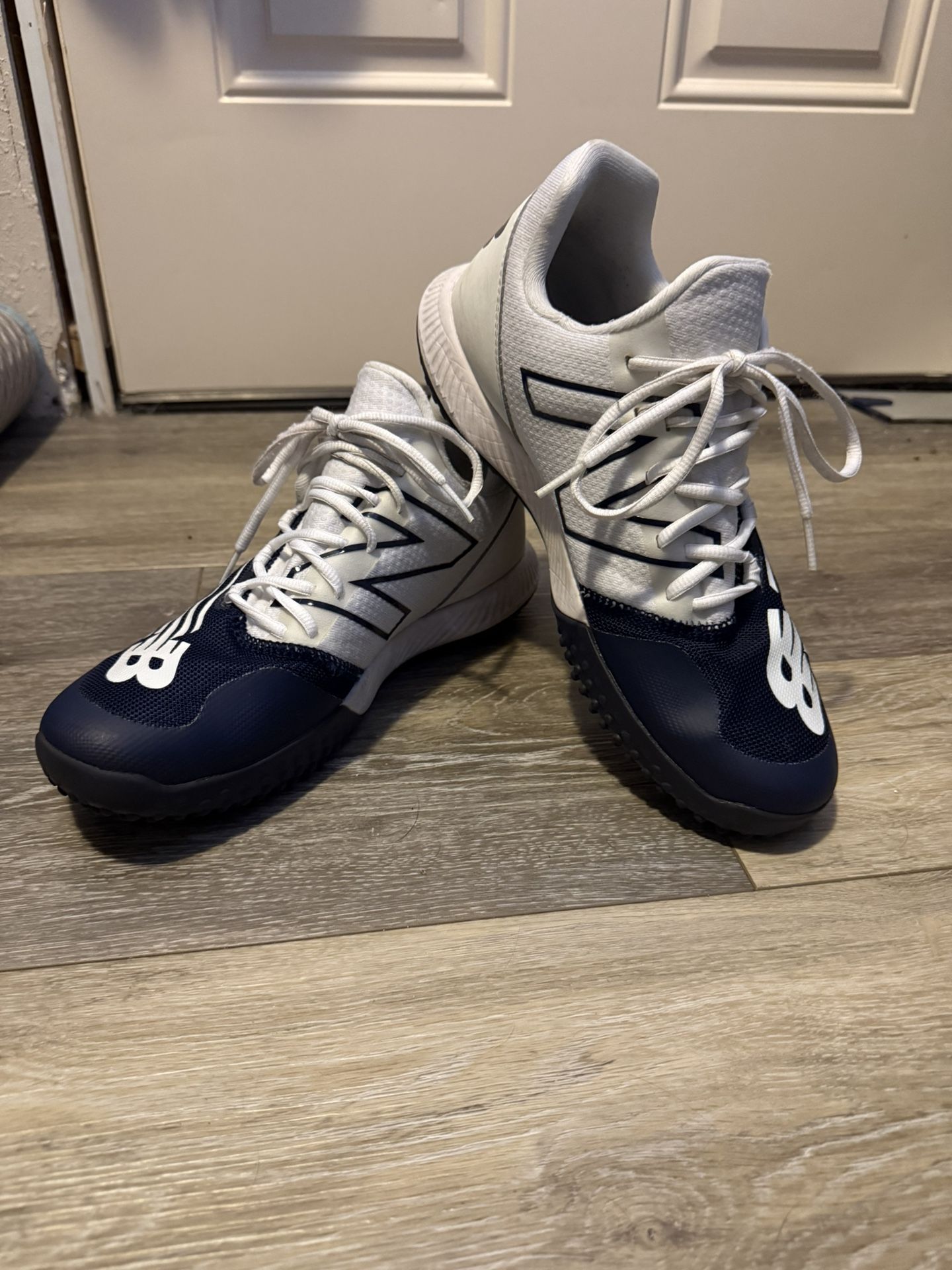 New Balance Men's Fuel Cell 4040V6 Turf Baseball Shoes Navy/White. Size 10