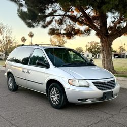 2004 Chrysler Town & Country