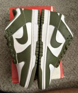 Medium Olive Dunk 7w