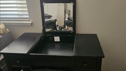 Black vanity with mirror