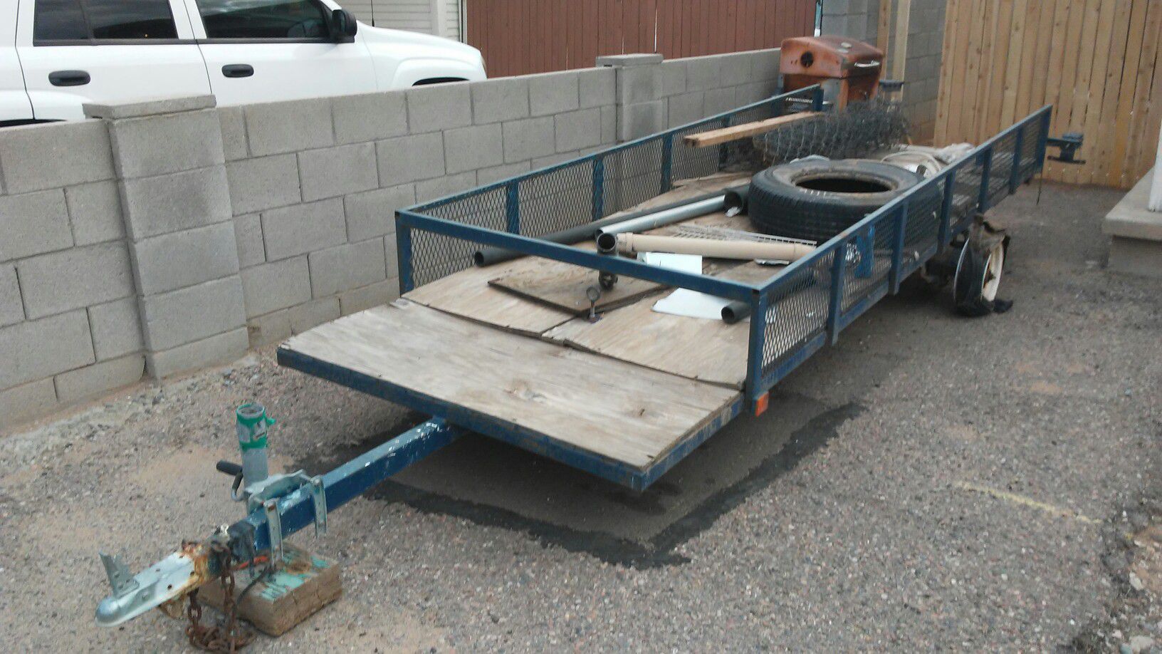 TRAILER 15 X 5 GOOD CONDITION WITH ROOM IN FRONT FOR TOOL BOX UTILITY