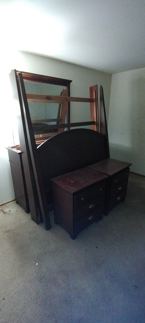 Wood Bedroom Furniture (Dresser with Large Mirror/Bedframe/Nightstands)MUST GO!!!NAME A PRICE AND COME GET THEM!!!