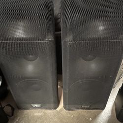 QSC KW153 15” 3 ways powered speakers