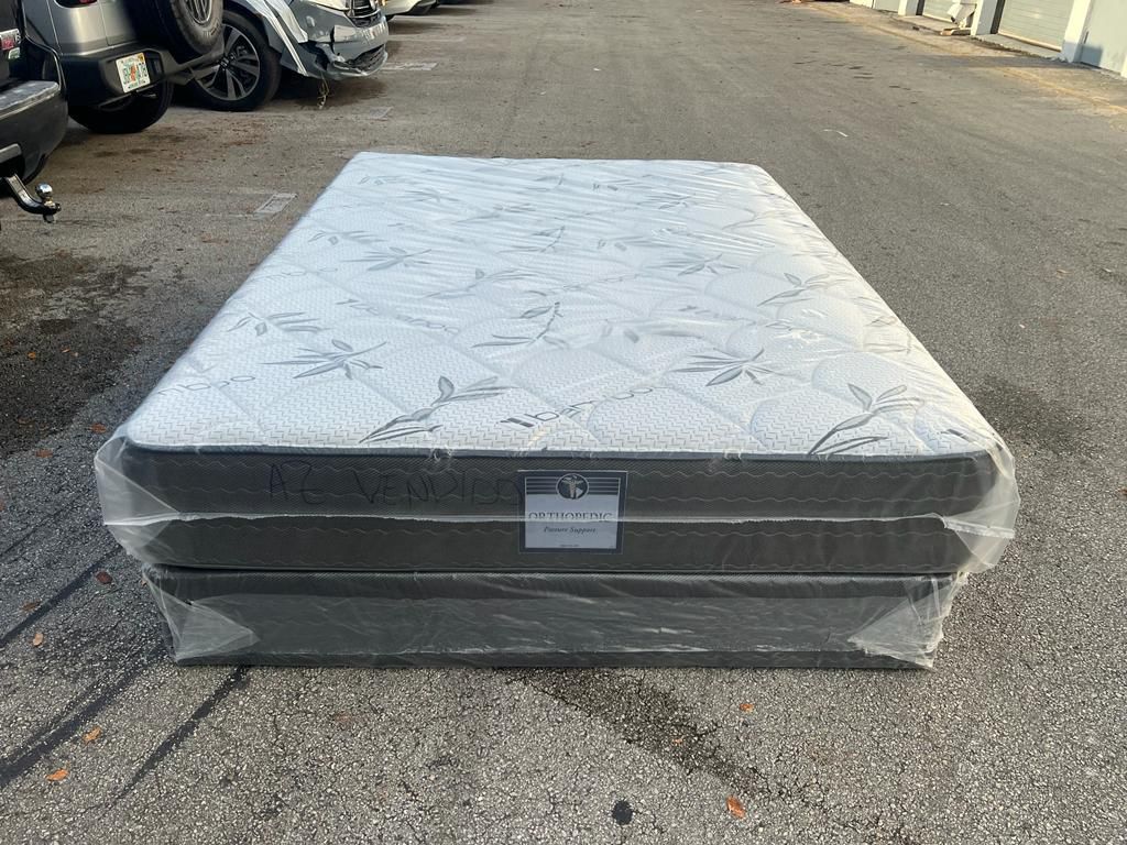 NEW MATTRESS QUEEN SIZE PLUSH WITH BOX SPRING