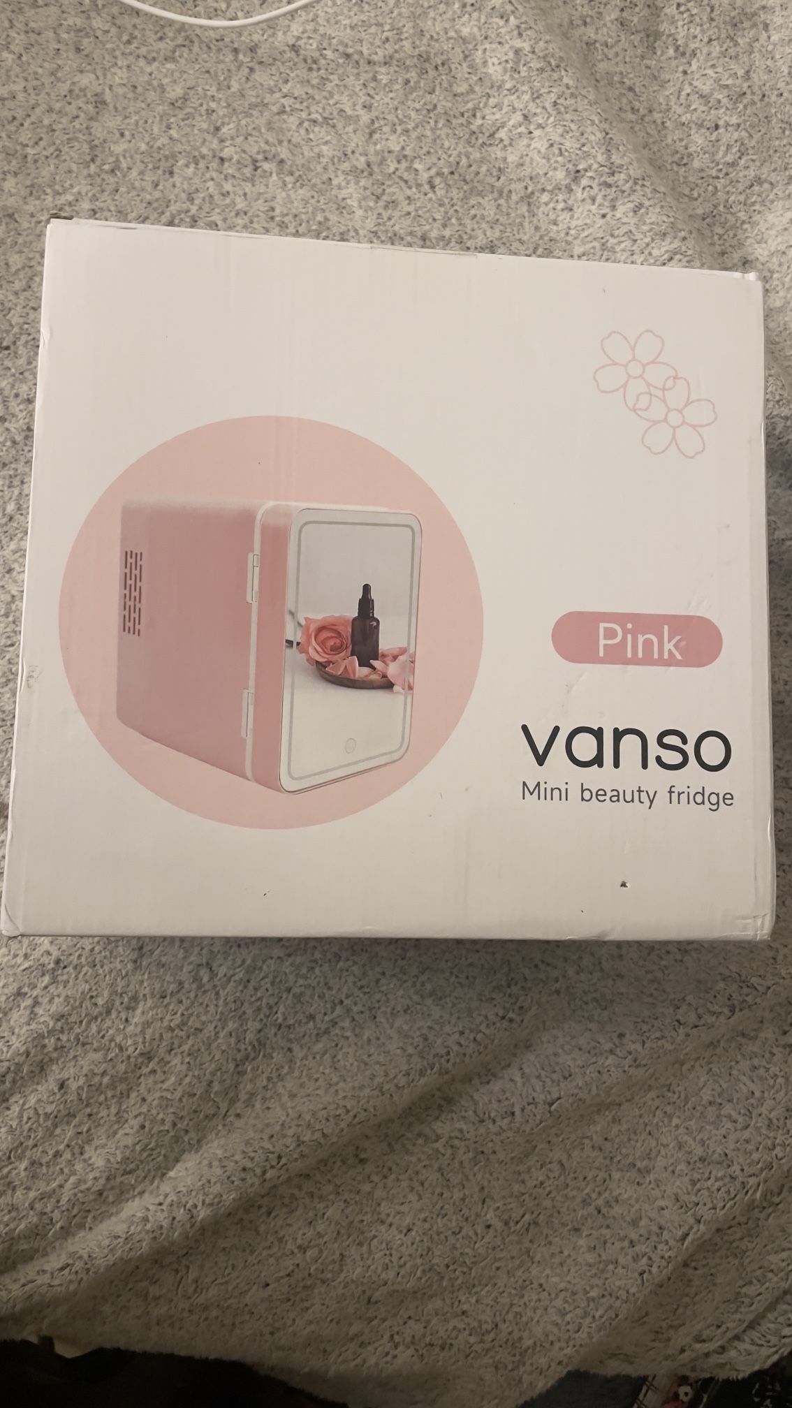 Mini Fridge For Beauty Makeup Vanso Pink Cooler BRAND NEW