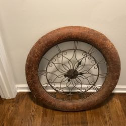 A Large , Old, Vintage Clock (the Battery Hold Needs Repairs) (NO SHIPPING)