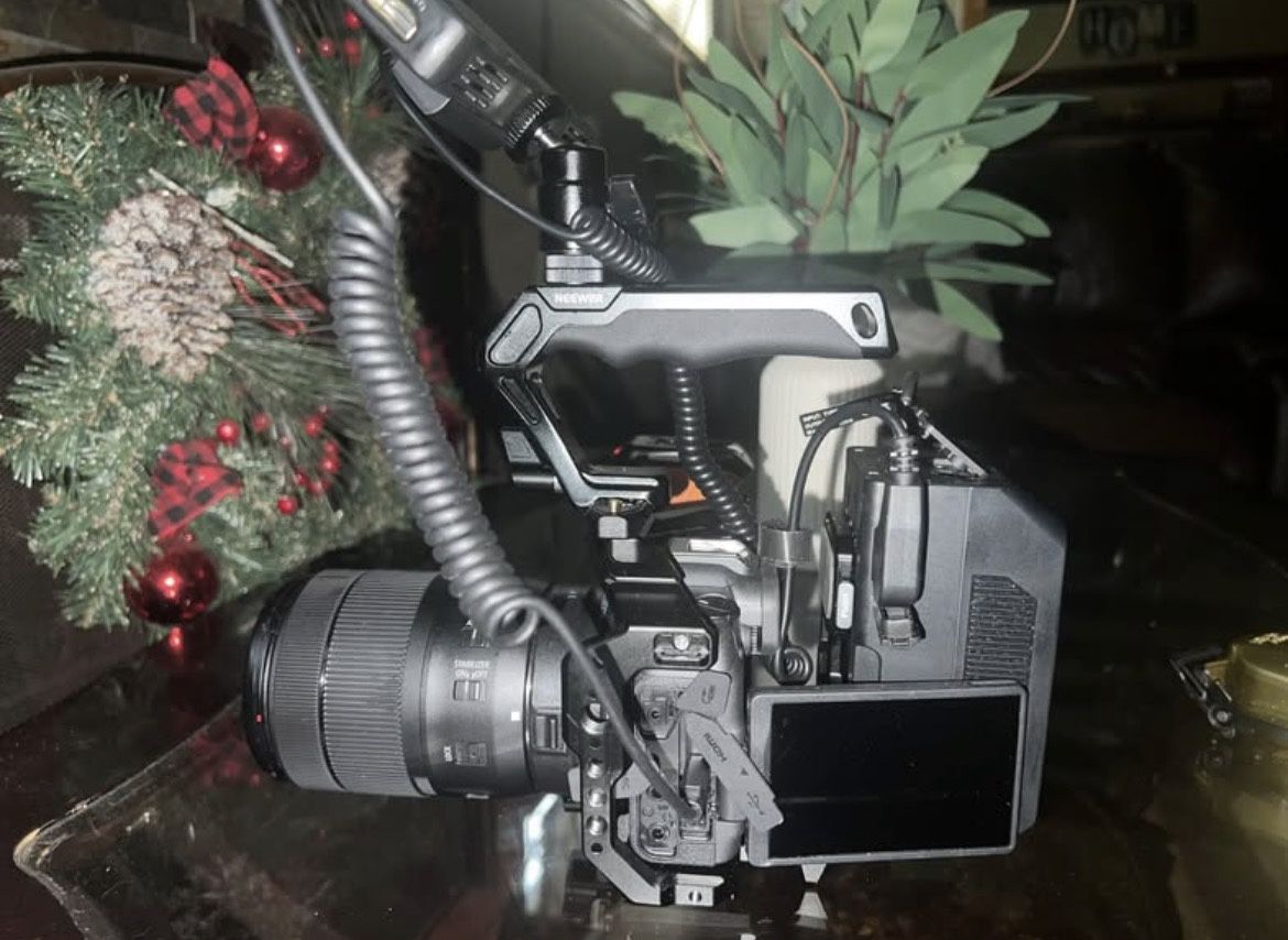 Canon R8 + Video Rig